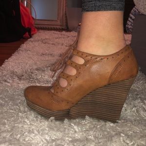 Lace up leather wedges